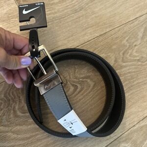 Nike Men's Leather Reversible Belt Black/Grey Silver Buckle Logo Small 30-32 NEW